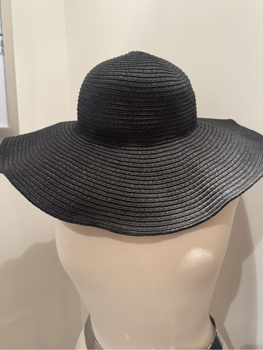 VINTAGE sun hat ☀️ 100% paper 
OS. And fully foldable!